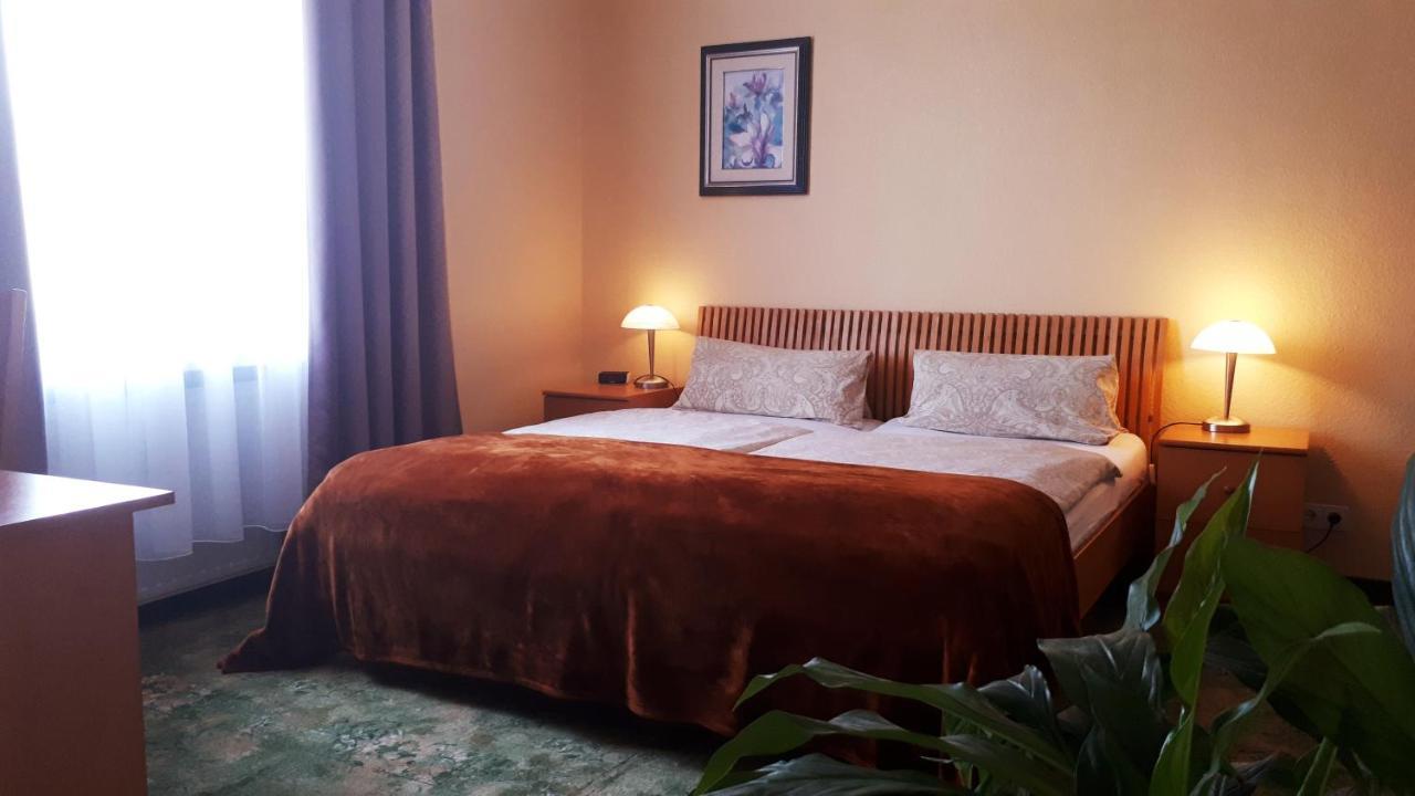Hotel Krone Lindow Esterno foto