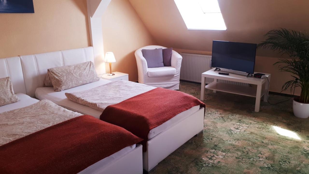 Hotel Krone Lindow Esterno foto