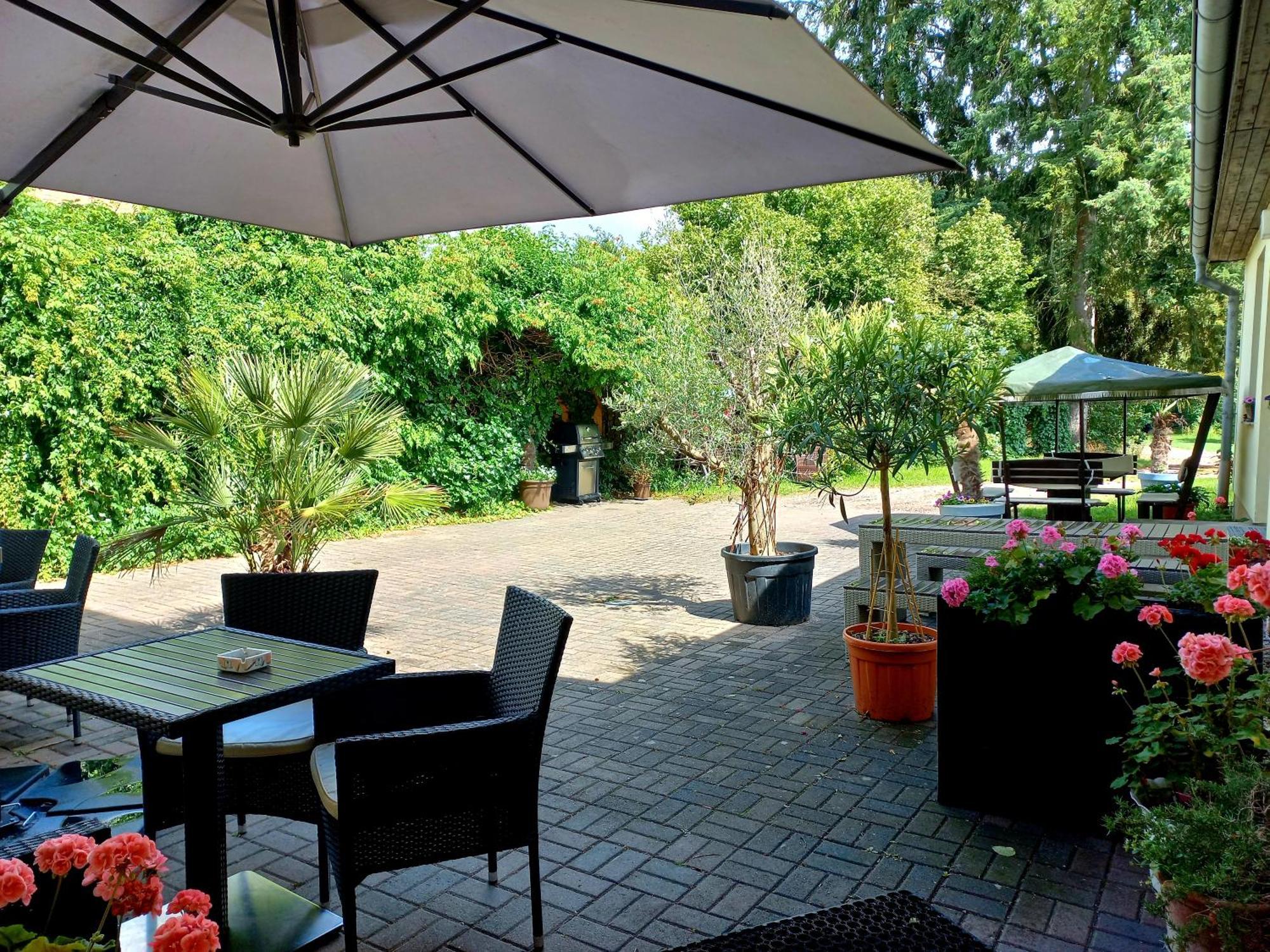 Hotel Krone Lindow Esterno foto