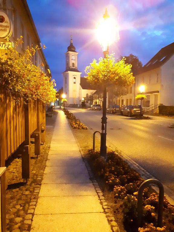 Hotel Krone Lindow Esterno foto