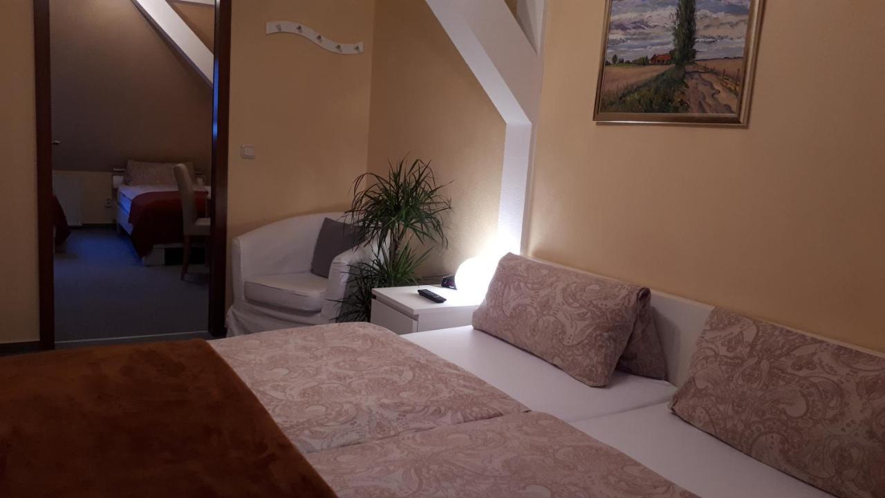 Hotel Krone Lindow Esterno foto
